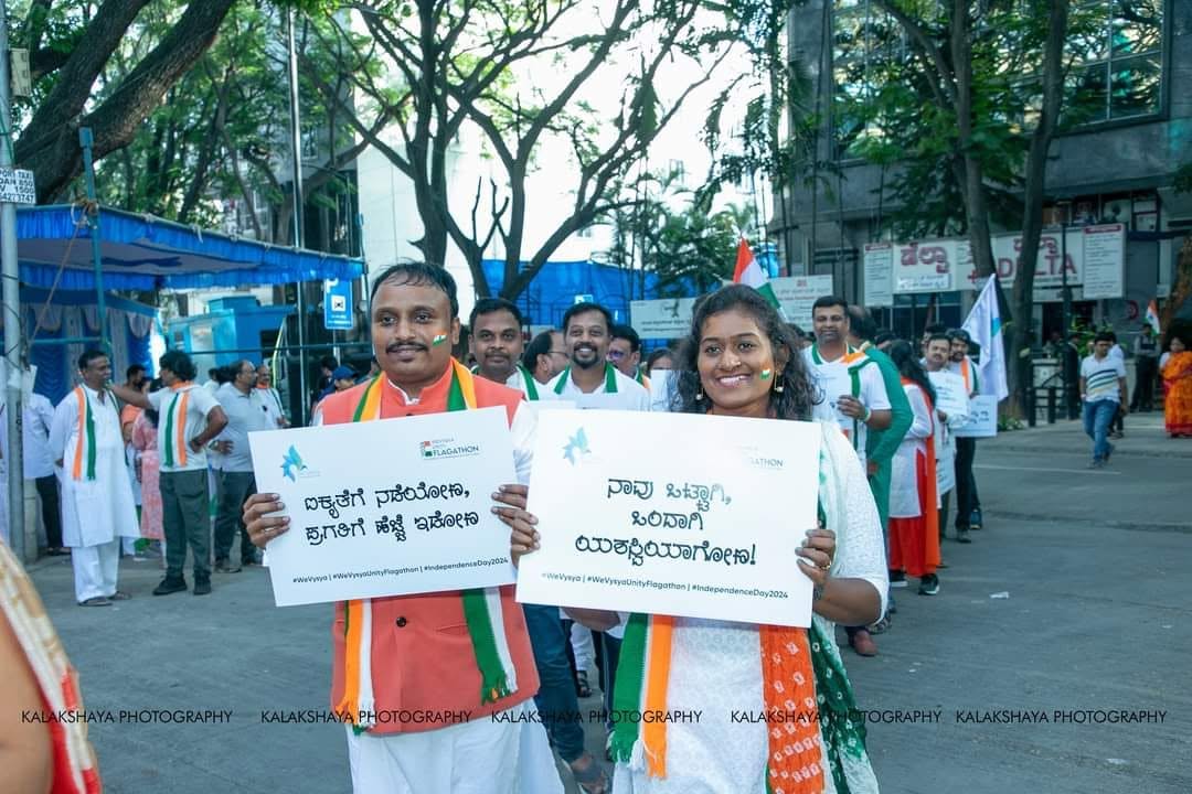 Two walkers holding Kannada placards during the walk